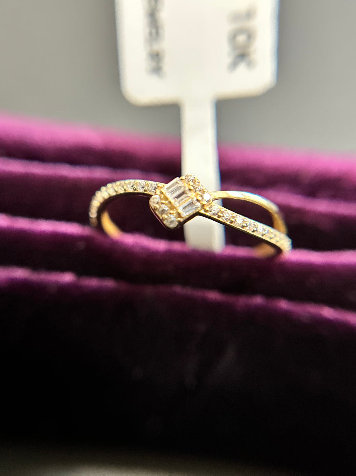 Woman’s Ring 10K Gold
