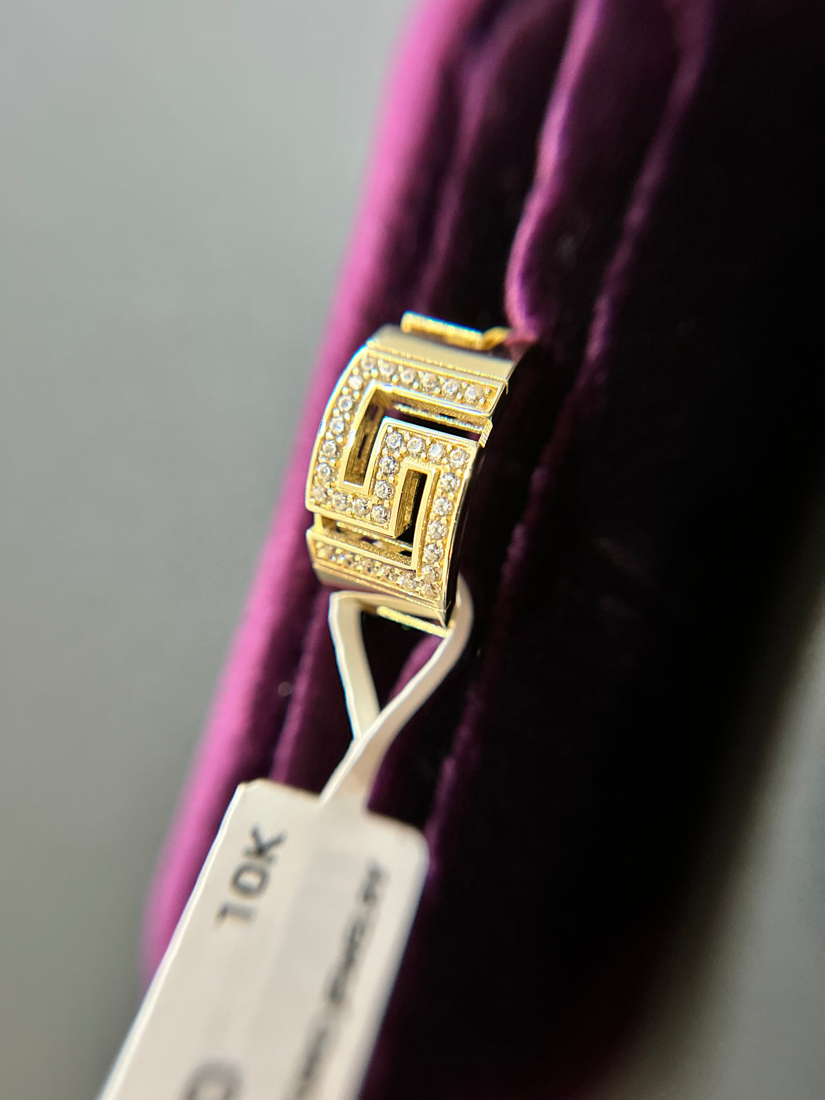 Woman’s Ring 10K Gold